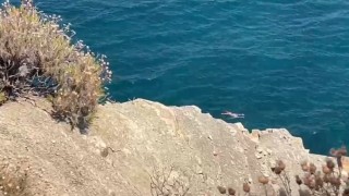 Denizde heyelan paniği, yüzerken üzerlerine toprak kaydı
