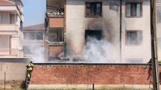 Depoda çıkan yangın apartmanı yakıyordu