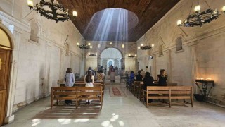Depremde hasar gören 154 yıllık tarihi kilisede restorasyon çalışmalarına başlandı