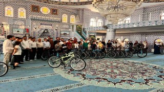 Dicle Kaymakamı Atıştan Kuran kurslarındaki bilgi yarışması ve futbol turnuvasında dereceye girenlere ödül
