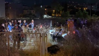 Direksiyon hakimiyetini kaybeden otomobil tarlaya uçtu: 5 yaralı