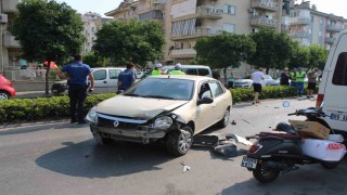 Direksiyon hakimiyetini kaybetti, karşı şeritteki otomobile çarptı