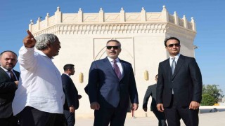 Dışişleri Bakanı Fidan, Libyanın milli kahramanı Ömer Muhtarın mezarını ziyaret etti