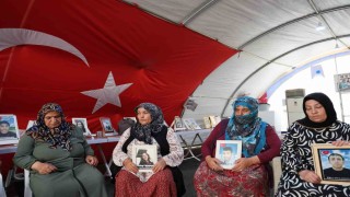 Diyarbakır anneleri PKK ve uzantısı YPG-SDGnin feshini değerlendirdi