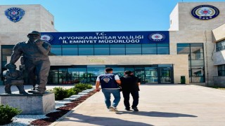 Dolandırıcılık suçundan aranan şahsı polis yakaladı
