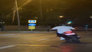 Drift atarak trafiği tehlikeye sokan motosikletli kamerada