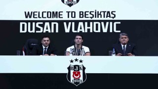 Dusan Vlahovic, yaklaşık 20 bin taraftarın önünde imzayı attı