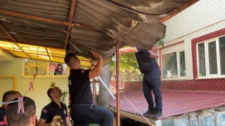 Edirnede çatıya çıkan şahıs ekiplerin müdahalesiyle kurtarıldı
