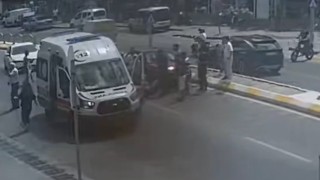 Edirnede otomobilin çarptığı yaya yaralandı: Kaza anı kamerada
