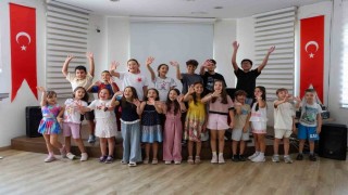 Efelerde sahne minik yeteneklerin