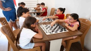 Efelerde yaz tatili satrançla renkleniyor