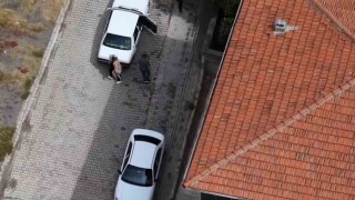 Ehliyeti yoktu, denetimden kaçtı: Yolcuyla yer değiştirirken görüntülendi