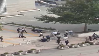 Elazığda adliye önünde tekmeli yumruklu kavga