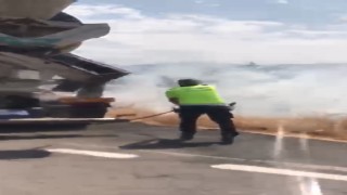 Elazığda çıkan arazi yangınına polis ekipleri müdahale etti