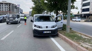 Elazığda hafif ticari aracın çarptığı kadın ağır yaralandı