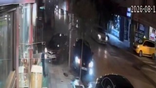Elazığda iki otomobil çarpıştı: O anlar kamerada