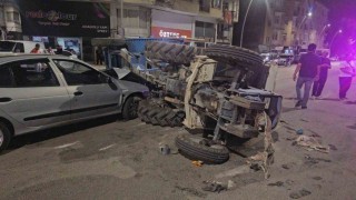 Elazığda otomobil ile traktör çarpıştı: 5 yaralı