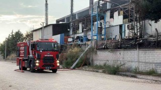 Elazığda yalıtım fabrikasında çıkan yangın 3,5 saatlik çalışmayla söndürüldü