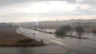 Elazığda yıldırım düşme anı kamerada