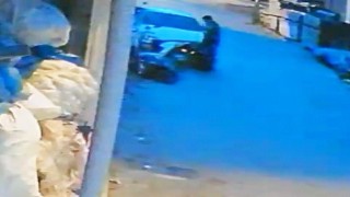 Elektrikli bisiklet sürücüsü telefonla oynarken kaza yaptı