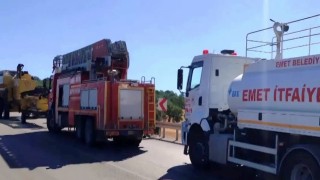 Emette biçerdöver yangını büyümeden söndürüldü