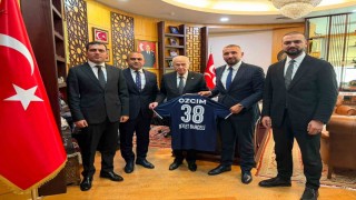 Erciyes 38 FKdan MHP Genel Başkanı Devlet Bahçeliye forma hediyesi