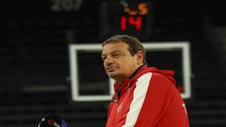 Ergin Ataman: Dünya Kupasına gitmeyi garantilememiz için en az 2 veya 3 galibiyet almamız gerekiyor