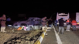 Erzincanda yolcu otobüsü ile SUV tipi araç çarpıştı: 1i ağır 7 yaralı