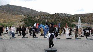 Erzincanlı kadınlar Ergan Dağında step aerobikle buluştu