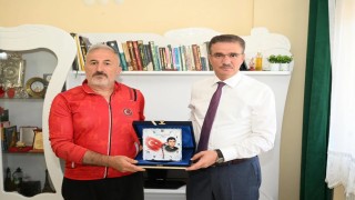 Erzurum Valisi Aydın Baruştan İspirde anlamlı ziyaret: Şehit ailesi ve gaziye vefa