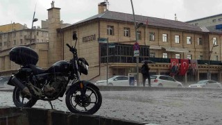 Erzurum yağmur ve dolu etkili oldu