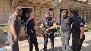 Erzurumda kar maskeli ve silahlı şahıs alarmı: 3D yazıcıdan üretilen silah oyuncak çıktı