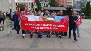 Erzurumda sağlıkçılar 142. kez Gazze için yürüdü
