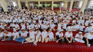 Erzurumda yüzlerce öğrenci cami buluşmasında bir araya geldi