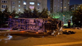 Esenlerde makas atan minibüs zincirleme kazaya neden oldu: 1 ölü, 5 yaralı