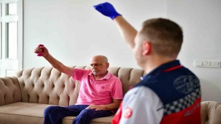 Esenyurt Belediyesinden vatandaşlara evde fizik tedavi hizmeti