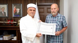 Eşinden Etkilendi, İslam'ı Araştırdı: Müslüman Oldu