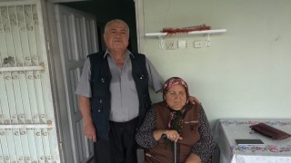 Eşine olan sevgisi 60 basamaklık merdivene asansör yaptırdı
