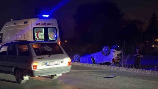 Eskişehirde çarpıp kaçtı iddiası: Takla atan otomobildeki 2 kişi yaralı