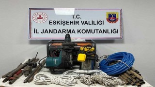 Eskişehirde kaçak kazı yapan 5 şüpheli suçüstü yakalandı