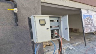 Eskişehirde kapağı açık bırakılan elektrik panosu korkutuyor