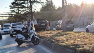 Eskişehirde pikap ile çarpışan otomobil refüje çıktı