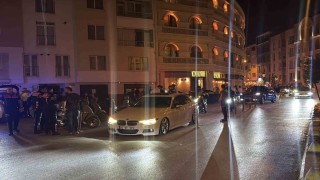 Eskişehirde polisten araç gürültüsünün yoğun olduğu sokakta kapsamlı denetim
