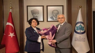 ESOGÜ Rektörü Prof. Dr. Emine Gümüşsoy devir teslim töreninin ardından görevine başladı