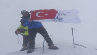ETÜ  bayrağı zirvede