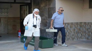 Evde ölü bulunan anne ile kızının cenazeleri Adli Tıp Kurumu morguna gönderildi