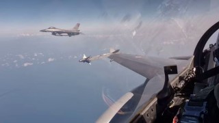 F-16 savaş uçaklarından Karadenizde eğitim uçuşu