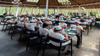 Fatsada mevsimlik tarım işçilerinin çocukları hem eğitim alıyor hem şehri tanıyor