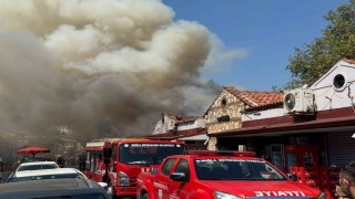 Fethiye Balık Halinde çatı yangını