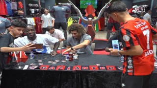 Gaziantep FK futbolcuları ve taraftarlar imza gününde buluştu
